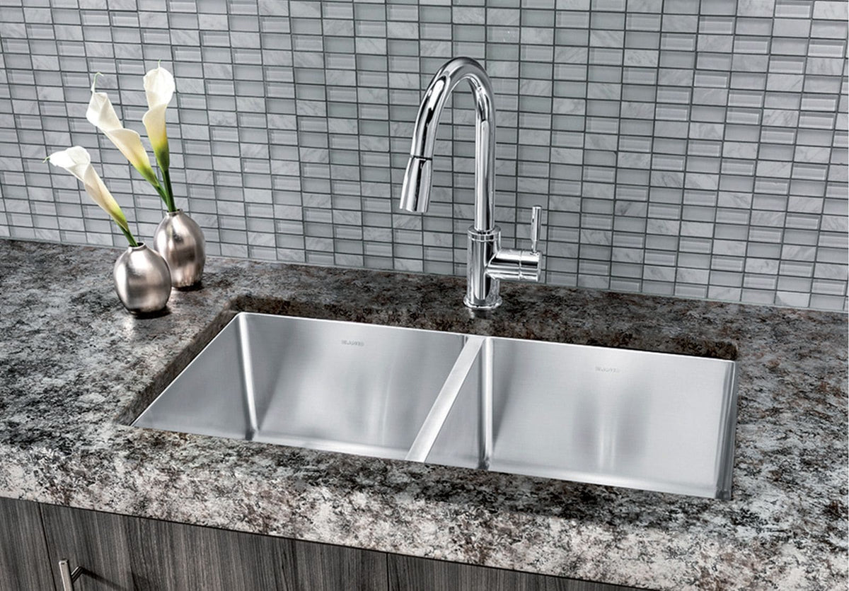 Quatrus R15 32-in 50/50 Double Bowl Undermount Stainless Steel Kitchen Sink A8P8 - product image 3